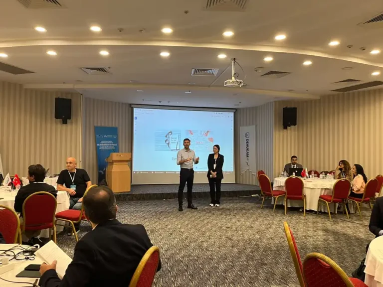 İzmir TIPLab çalıştayında deniz çöplerinin değerlendirilmesine yönelik sunum